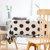 Charmante Polka Quasten Tischdecke - Abwaschbar Wachstuch für Stilvolle Anlässe 1