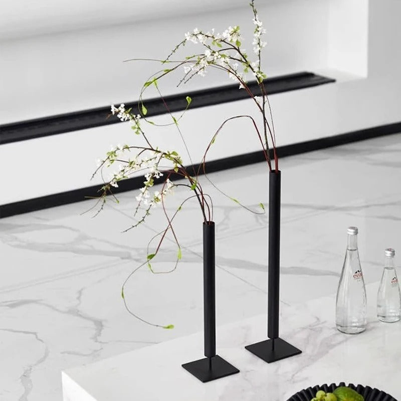 Elegante Bodenvase aus Metalllegierung – Minimalistisches Design für Jeden Raum 3