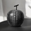 Elegante Deko Skulptur Apfel aus Harz im Polka Dot Design für Wohnzimmer Deko 0
