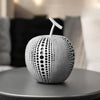 Elegante Deko Skulptur Apfel aus Harz im Polka Dot Design für Wohnzimmer Deko 4
