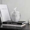 Elegante Deko Skulptur Apfel aus Harz im Polka Dot Design für Wohnzimmer Deko 8