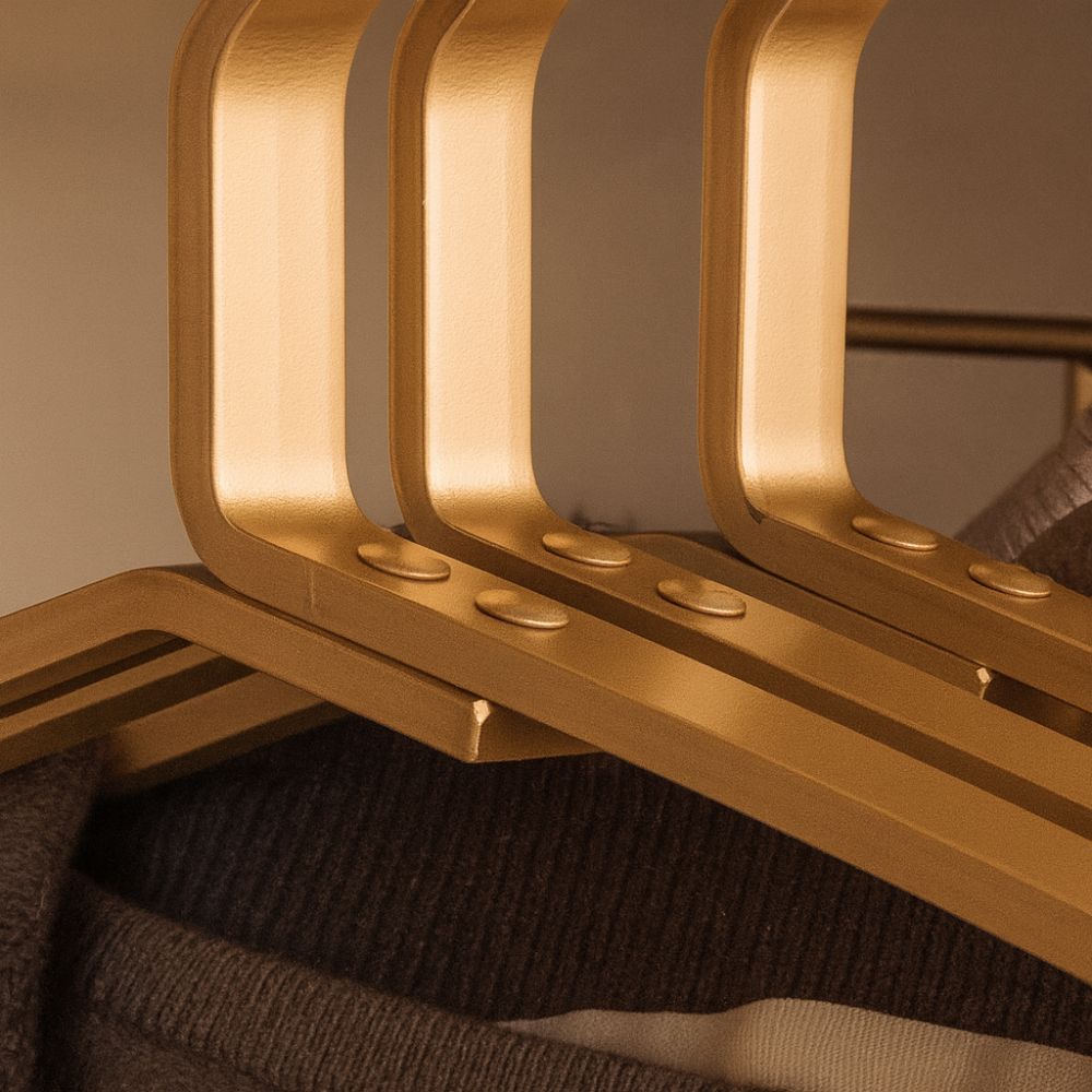 Elegante Kleiderbügel Metall - Platzsparend, Rutschfest, 4er Set aus Aluminium 6