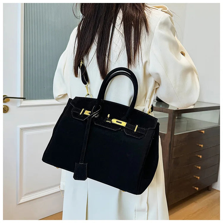 Elegante Umhängetasche Damen aus Wildleder mit Goldener Hardware und Verstellbarem Schulterriemen – Geräumige Crossbody Bag 2