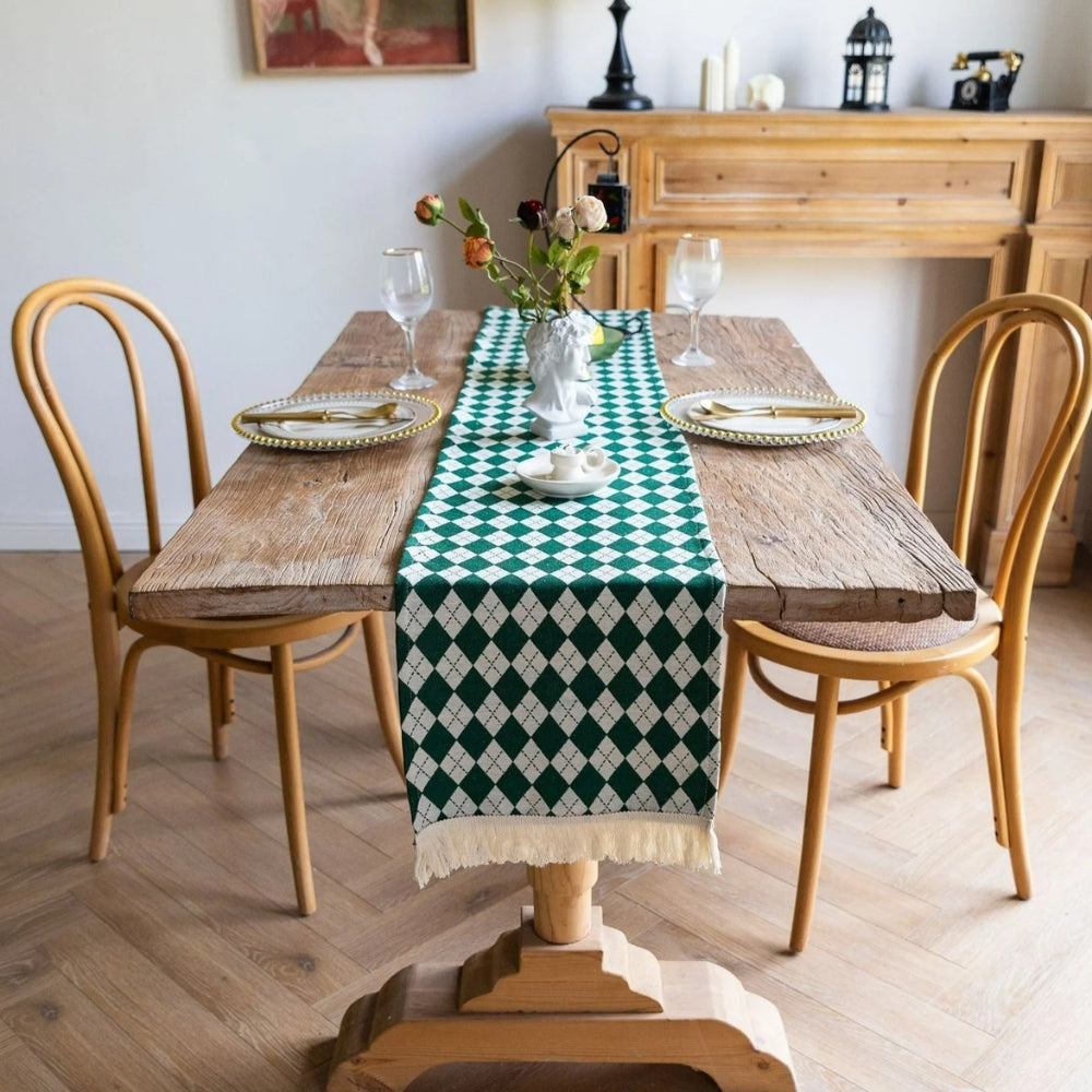 Eleganter Kariert Tischläufer mit Quasten - Stilvolles Esstisch-Accessoire aus Mikrofasermischung 0