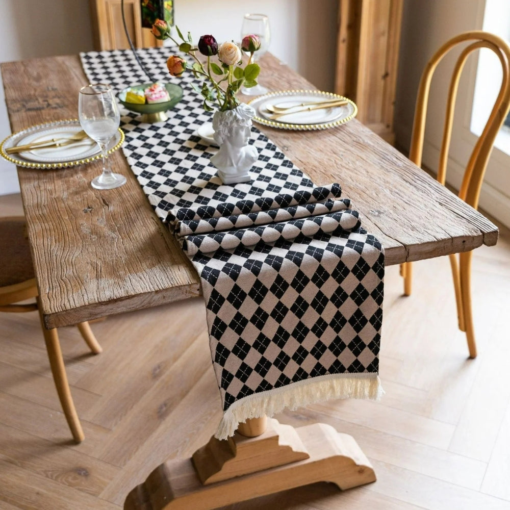 Eleganter Kariert Tischläufer mit Quasten - Stilvolles Esstisch-Accessoire aus Mikrofasermischung 3