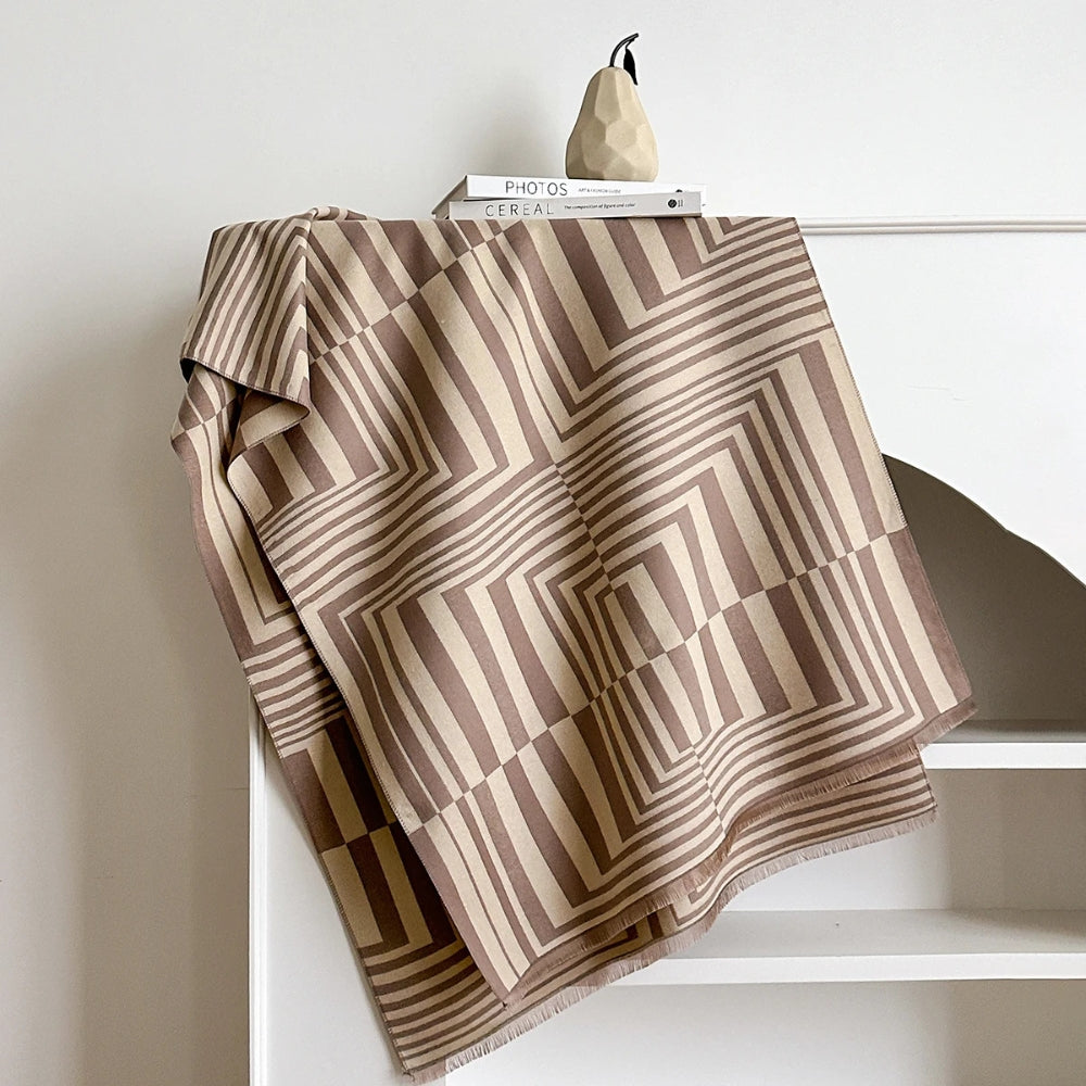 Eleganter Schal Damen aus weicher Mikrofasermischung mit geometrischen Mustern 0