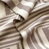 Eleganter Schal Damen aus weicher Mikrofasermischung mit geometrischen Mustern 3
