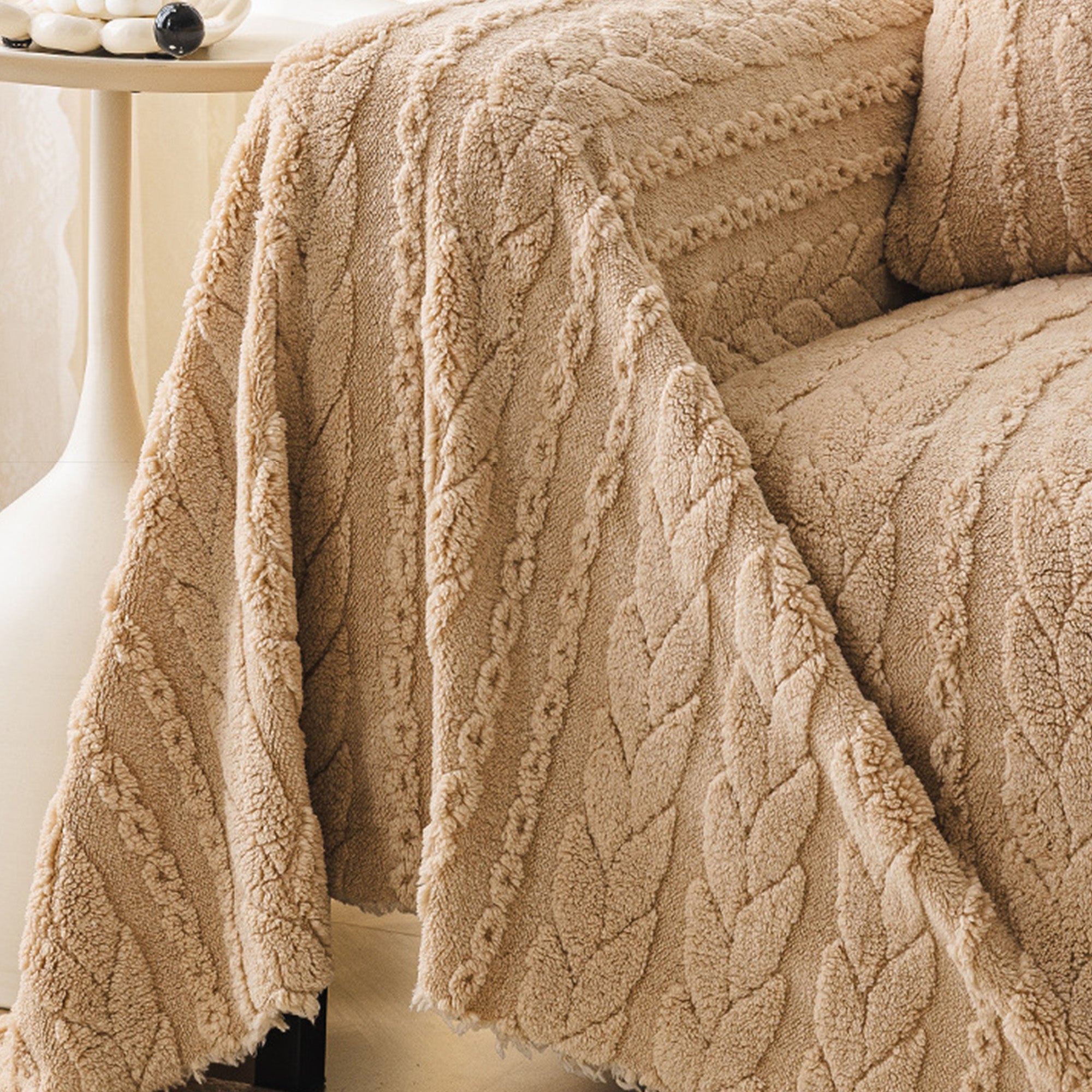 Gemütliche Kabelplüsch Sofaabdeckung - Kratzfest, Schmutzresistent & Maschinenwaschbar 2