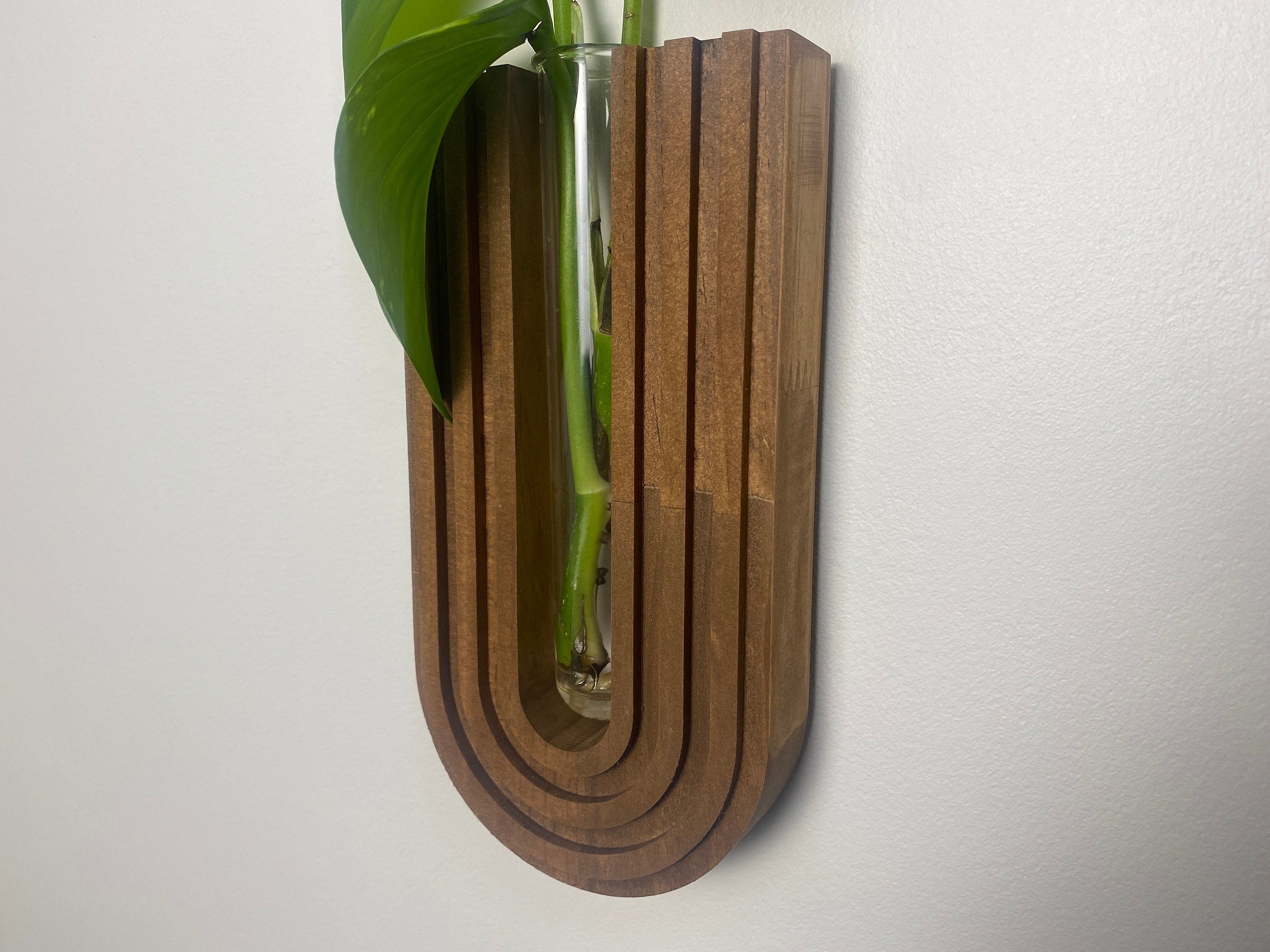 Handgefertigte Wandvase aus Holz - Kleine Vase für frische Pflanzen und Blumen 0