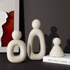 Moderne Kasey Familien Skulptur aus Harz - Minimalistisches Design für Ihr Zuhause 3