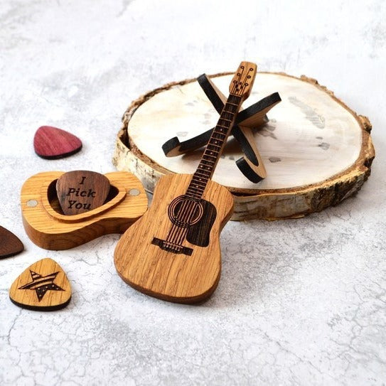 Fred - Handgefertigter Gitarren-Pick-Halter aus Holz als eleganter Zubehör-Organizer