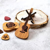 Fred - Handgefertigter Gitarren-Pick-Halter aus Holz als eleganter Zubehör-Organizer