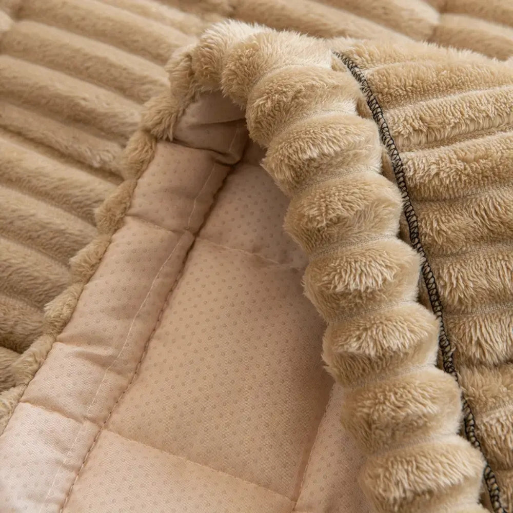 Plüschfaltenkanten Sofaabdeckung aus dickem Flanell - Elegantes, pflegeleichtes Design für Haustierbesitzer 4