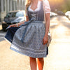 Angie Dirndl - Blaues Oktoberfestkleid, Eleganz im Retro - Look - Givera DE