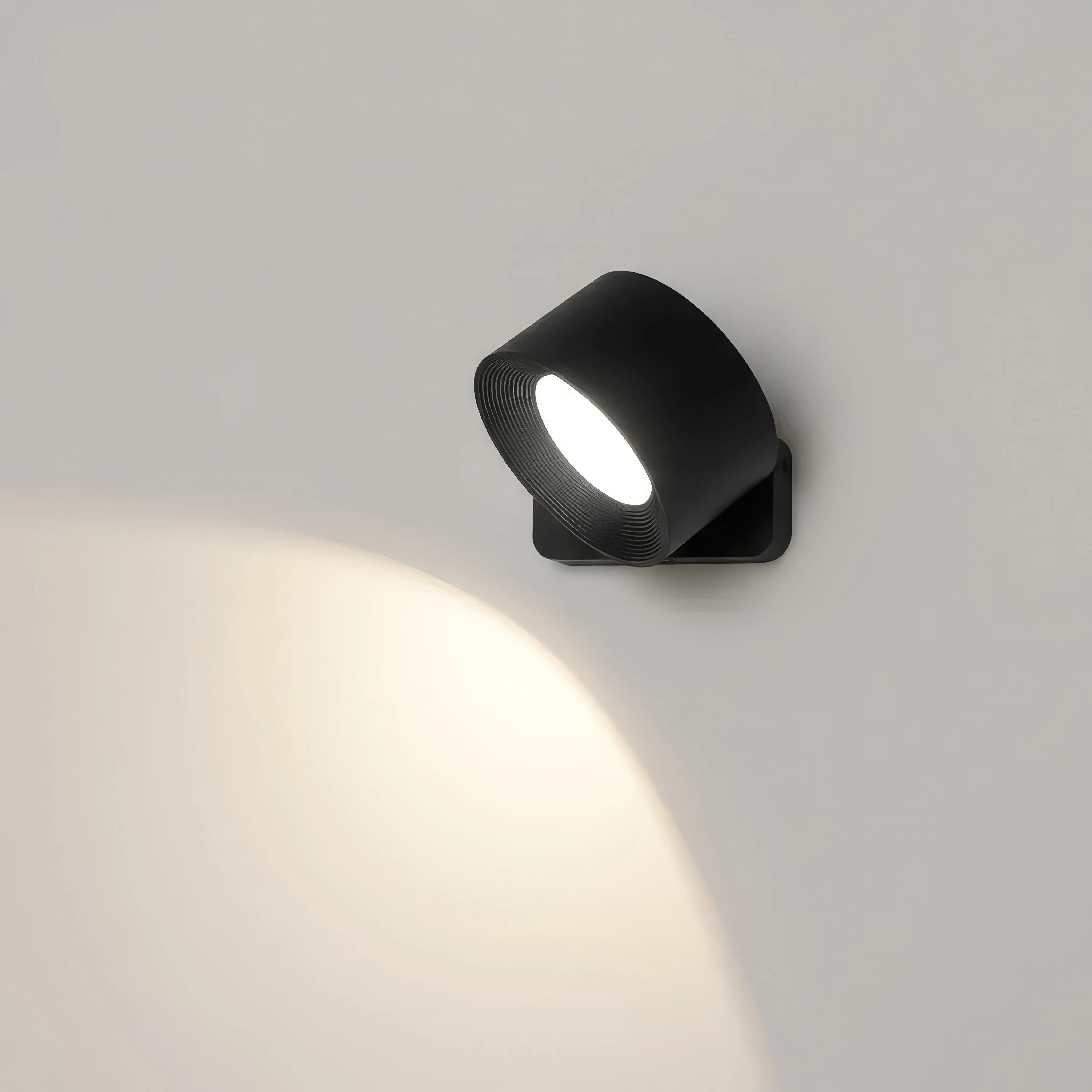 Viora – Modernes Design Wandleuchte Innen – USB Aufladung für Gemütlichkeit