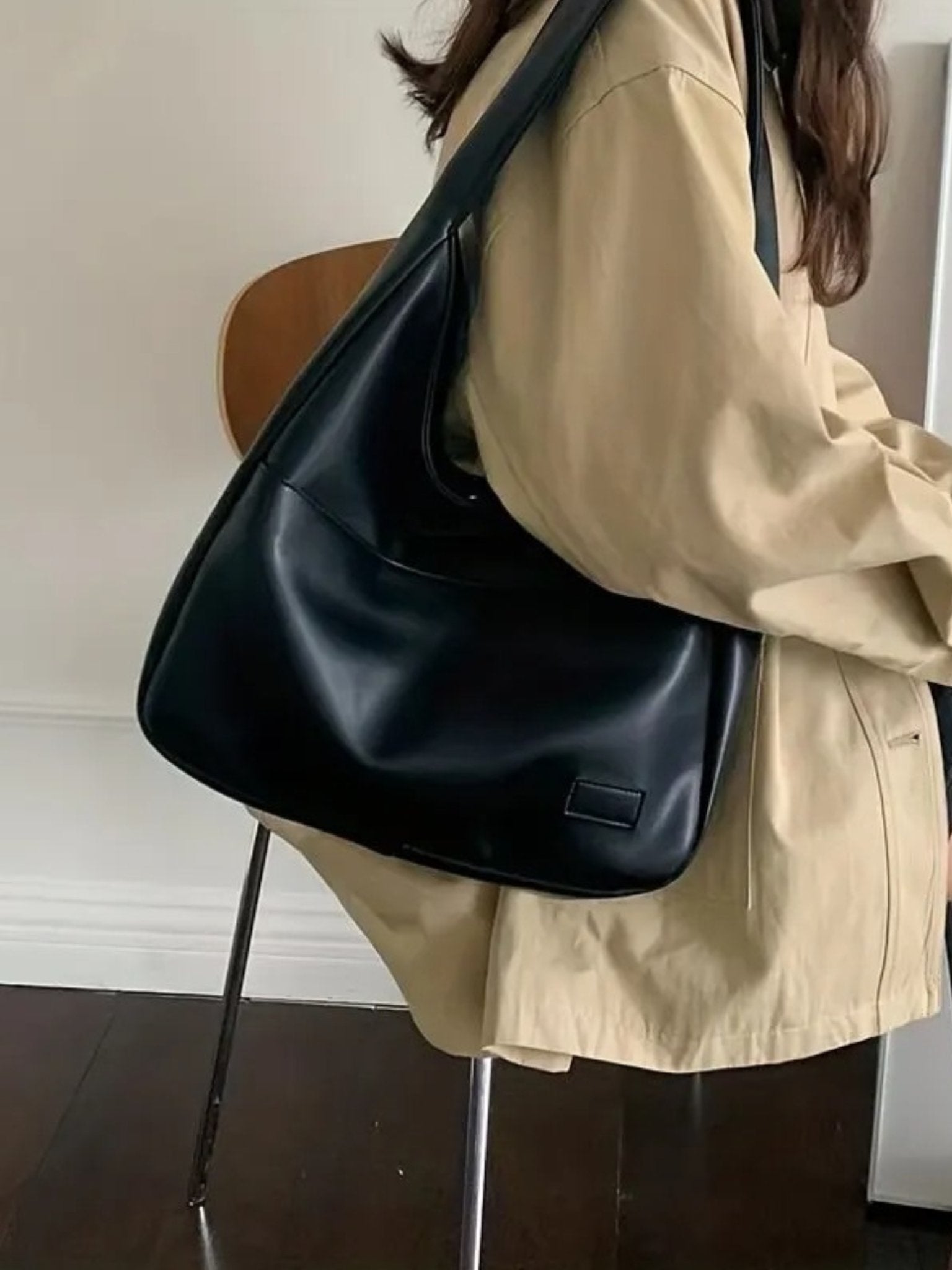 Elara - Geräumige Schultertasche aus Echtleder - Givera DE