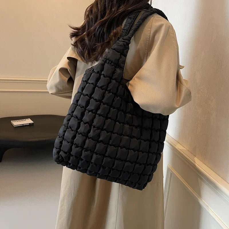 Flufftote - Flauschige Schultertasche mit viel Platz - Givera DE