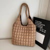 Flufftote - Flauschige Schultertasche mit viel Platz - Givera DE