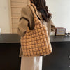 Flufftote - Flauschige Schultertasche mit viel Platz - Givera DE