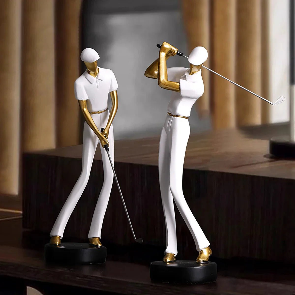 Golfstrike - Elegante Golfer Dekofiguren - Goldakzente für Luxuriöses Wohndesign - Givera DE
