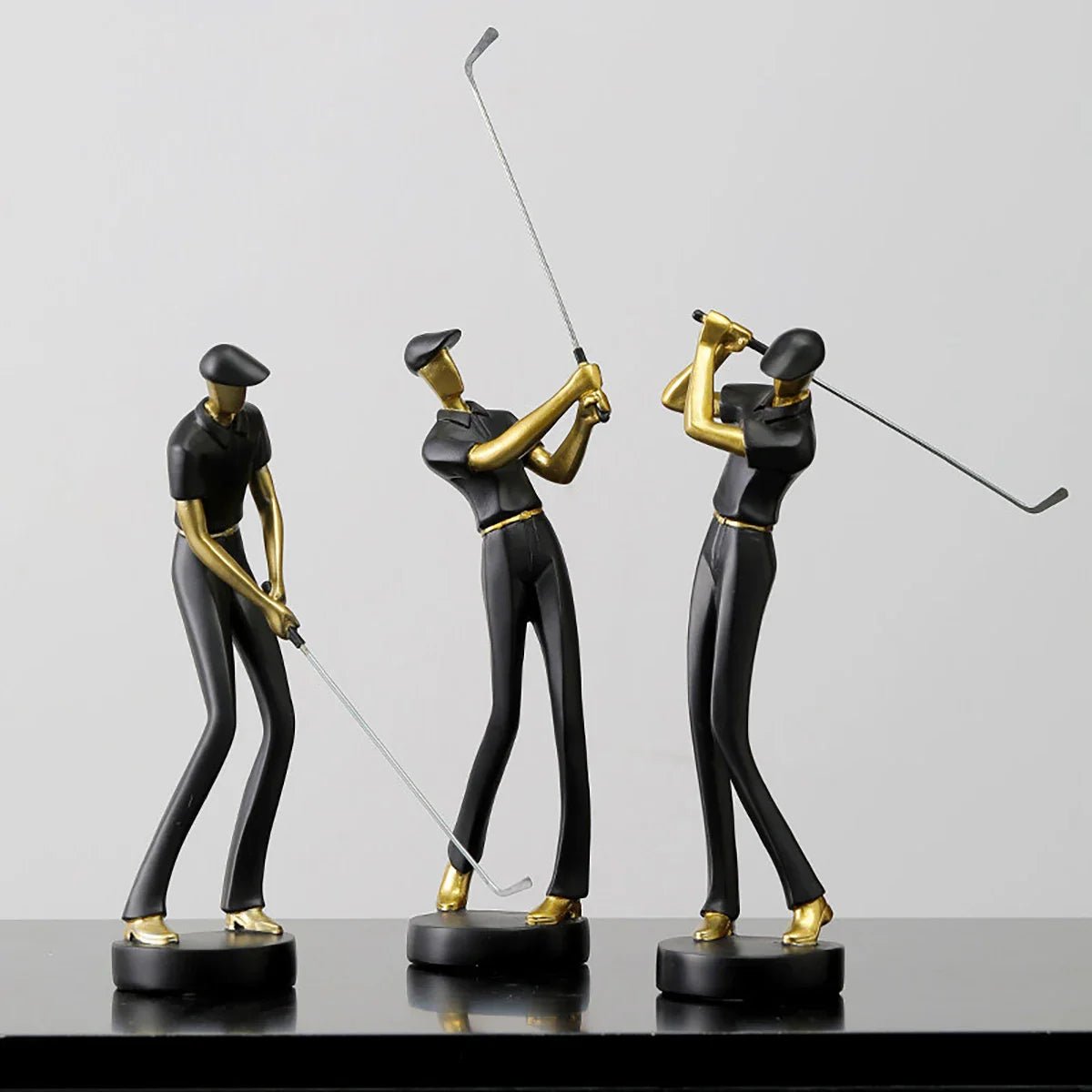Golfstrike - Elegante Golfer Dekofiguren - Goldakzente für Luxuriöses Wohndesign - Givera DE