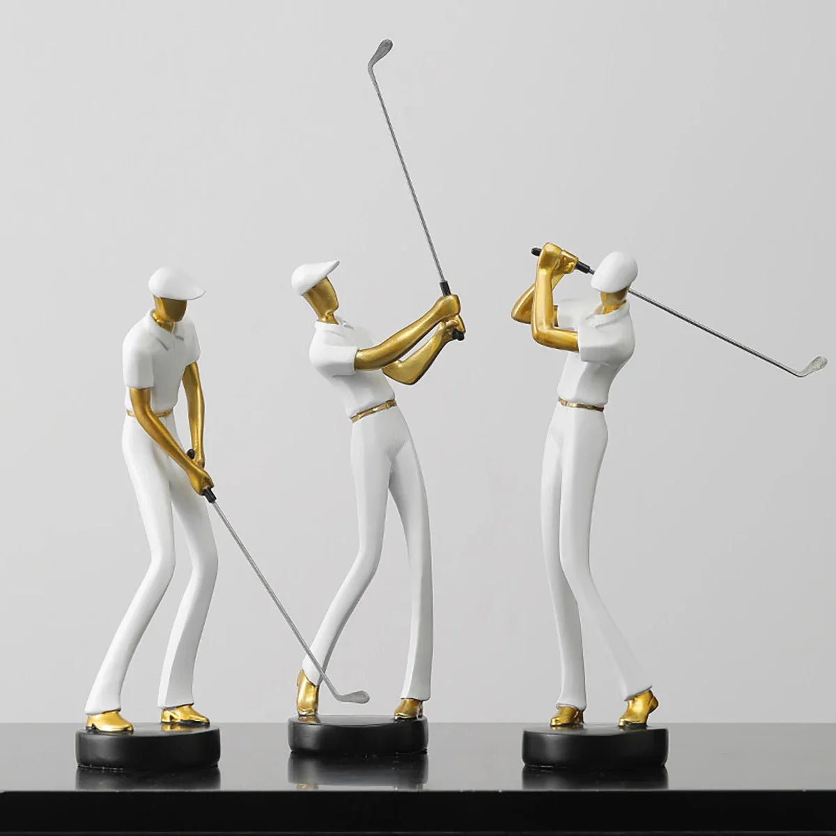 Golfstrike - Elegante Golfer Dekofiguren - Goldakzente für Luxuriöses Wohndesign - Givera DE