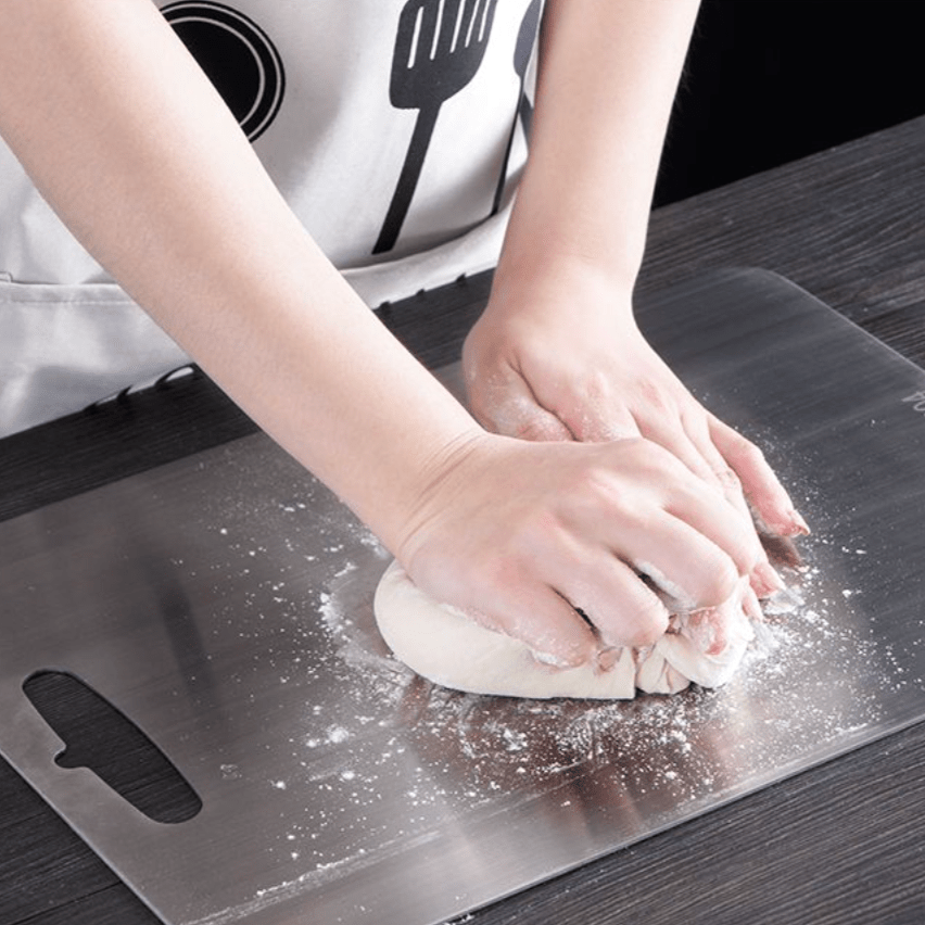 Knips - Rutschfestes Antibakterielles BPA - freies Titan - Schneidebrett - Givera DE