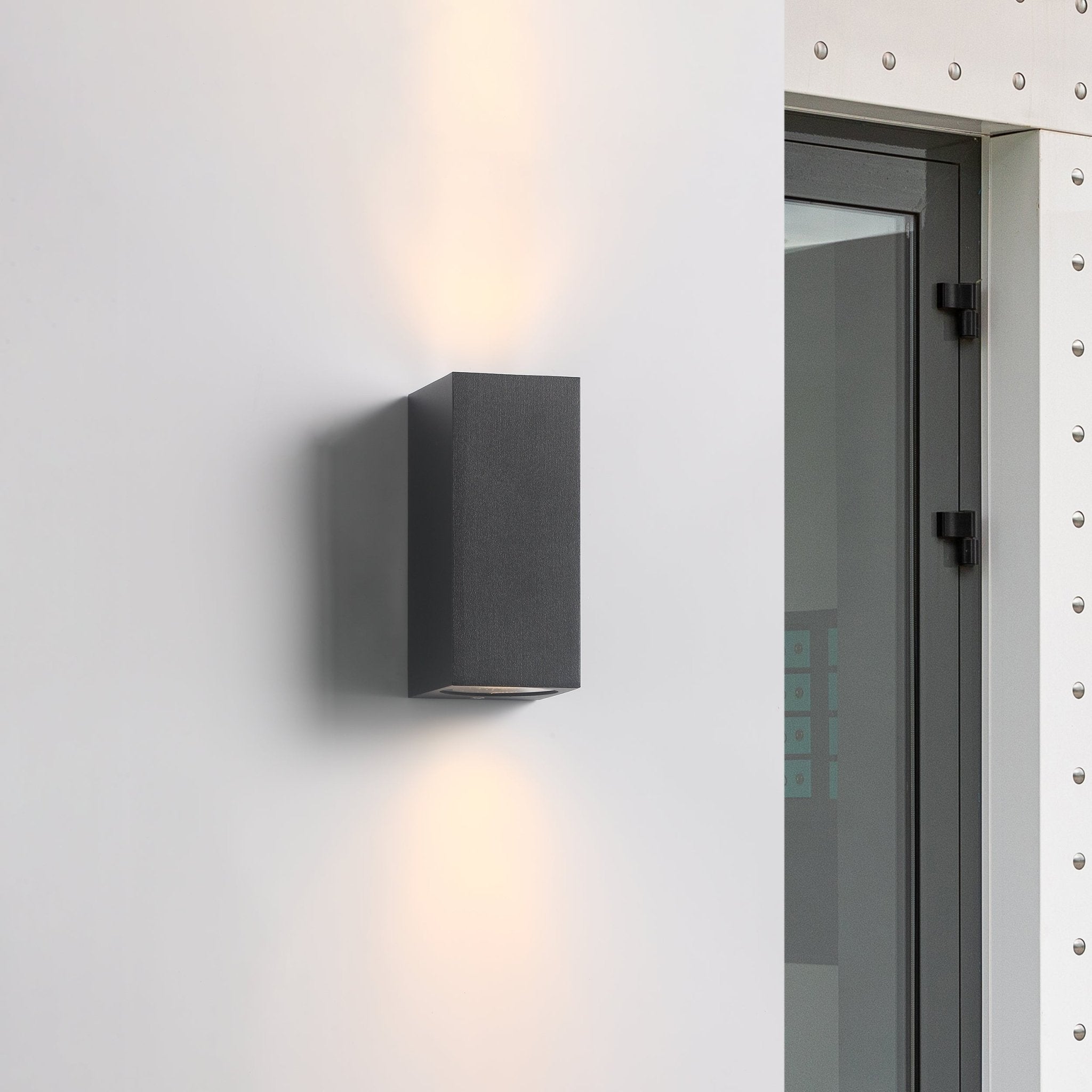 Modena Elegante GU10 LED Wandlampe für Außenbereich - Wetterfest & Energieeffizient - Givera DE
