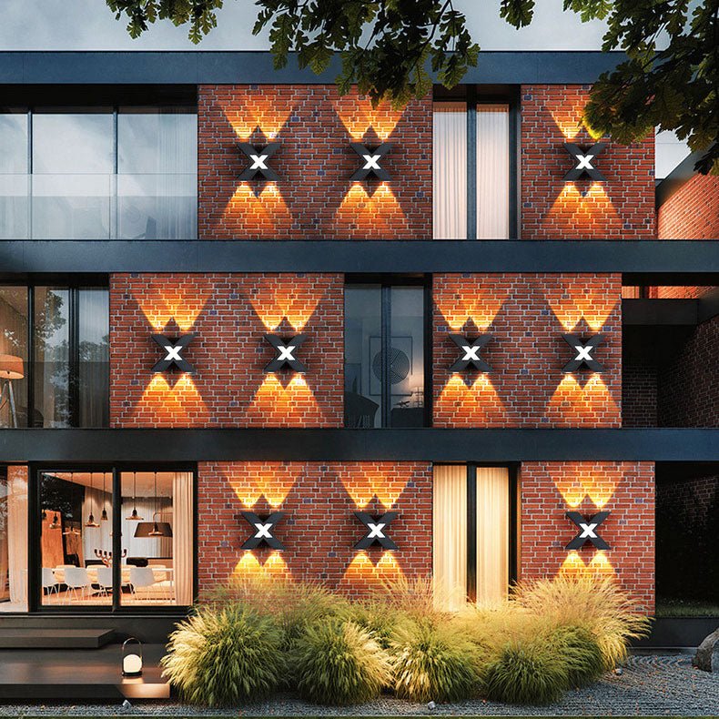 Moderne LED Wandleuchte Außen X - Form - Wetterfest & Energieeffizient - Givera DE