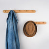Plank - Wandhakenregal aus Holz und Messing - Givera DE