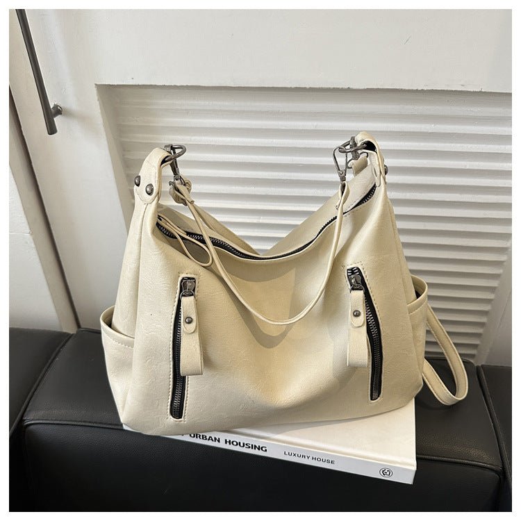 Savira - Geräumige Suède - Schultertasche im Trend - Givera DE