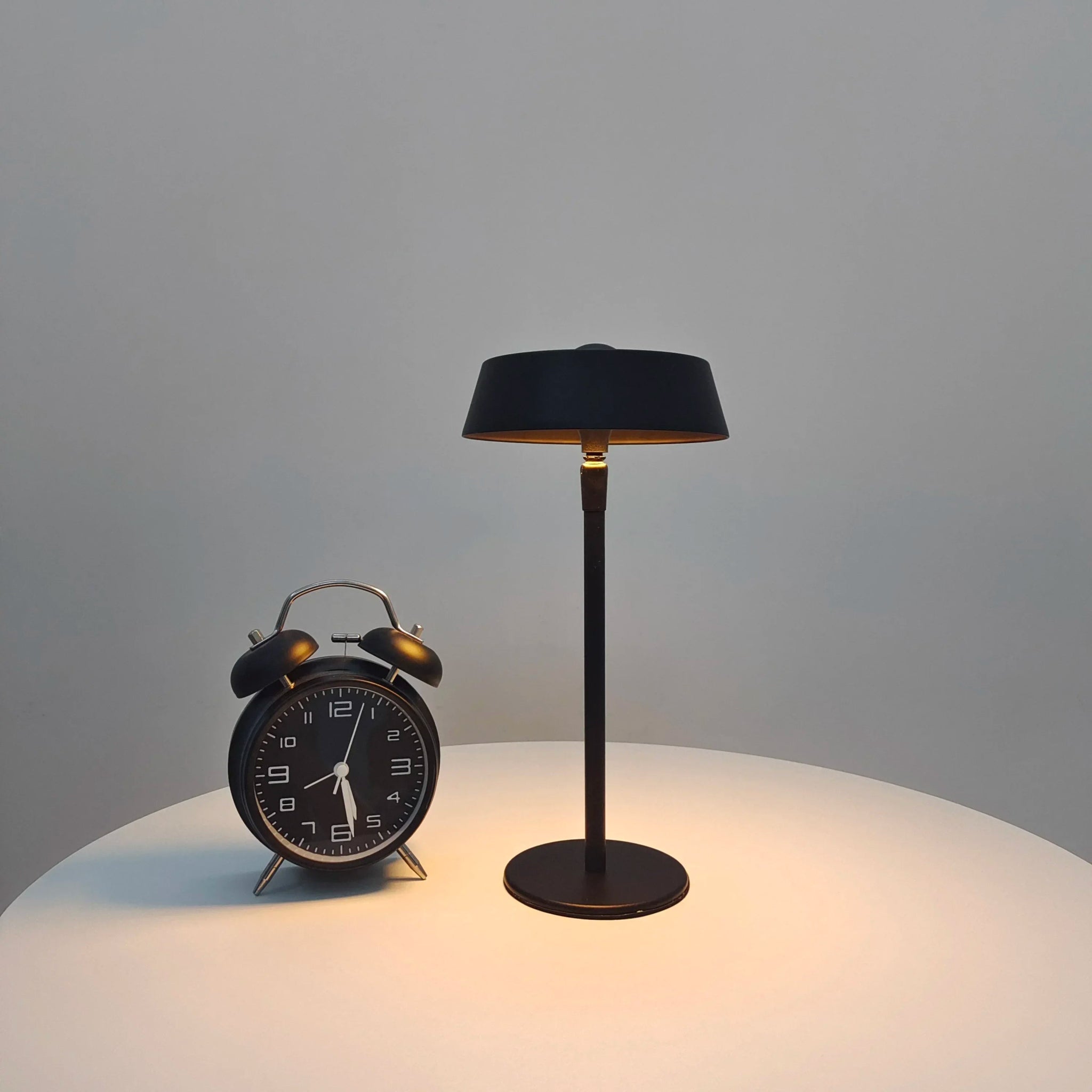 TouchLume - Stylische, wiederaufladbare LED - Tischlampe mit praktischem Touch - Sensor - Givera DE