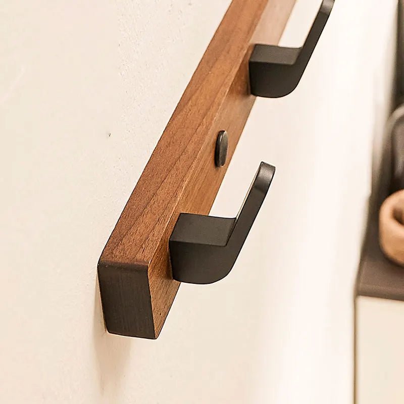 Vrana - Stilvolle schwarze Holzgarderobe - Givera DE