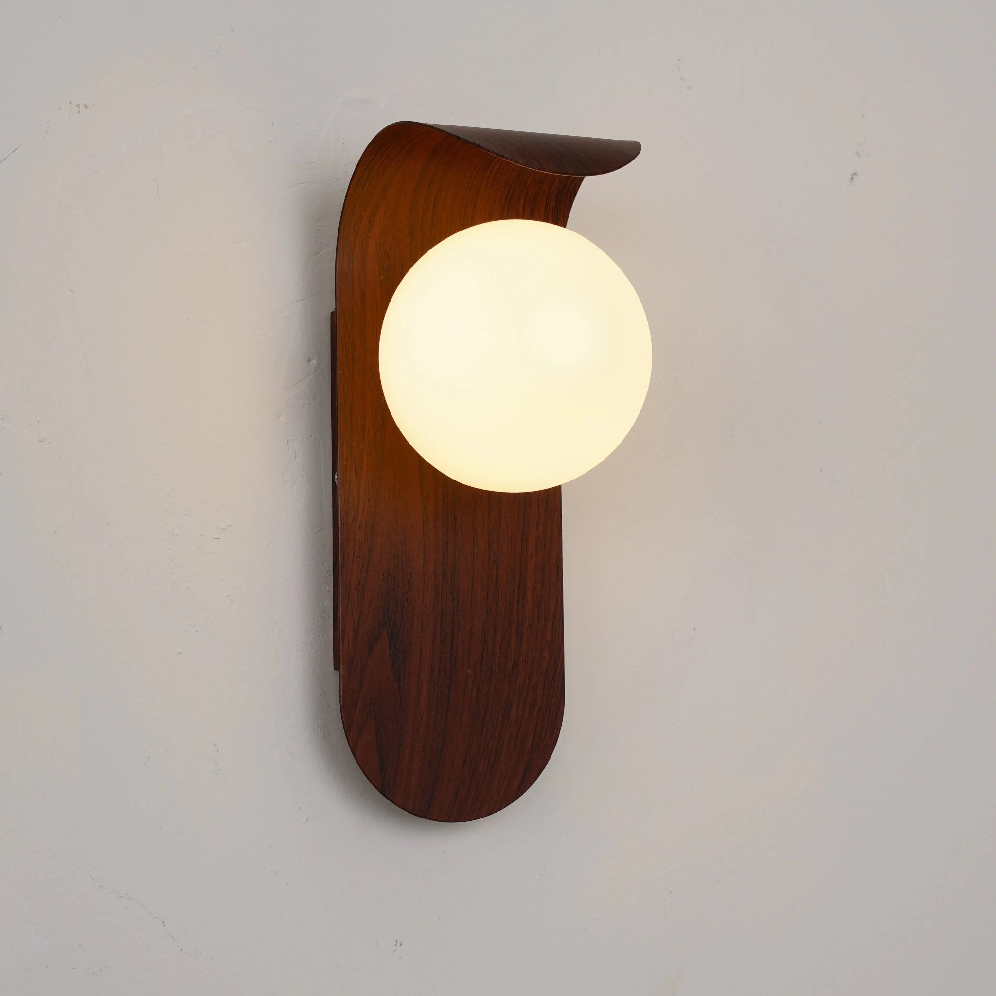 Wacko - Wandlampe mit modernem Design und eleganten Akzenten - Givera DE